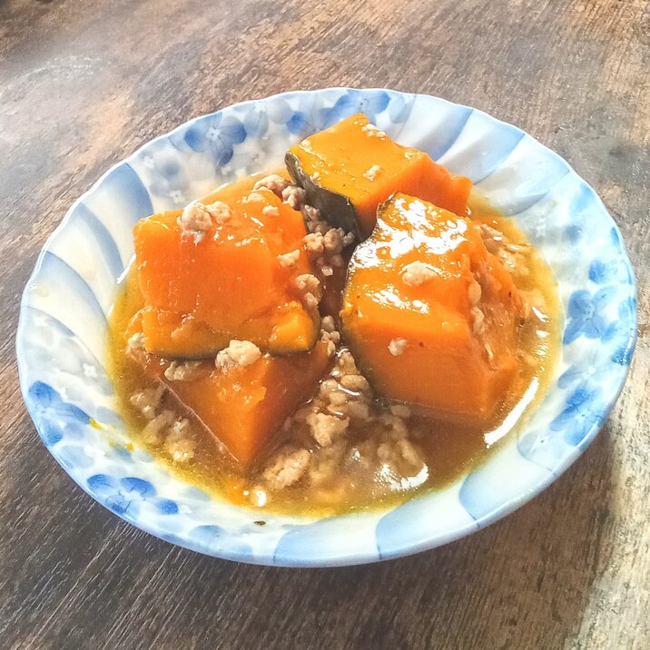 豚ミンチ肉でかぼちゃの煮物